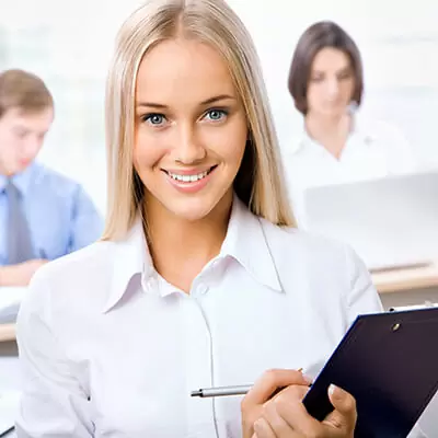 Офисным работникам, учителям, продавцам-консультантам, молодым специалистам. <b>Всем, кто еще считает, что нейросети не предназначены для него.</b>