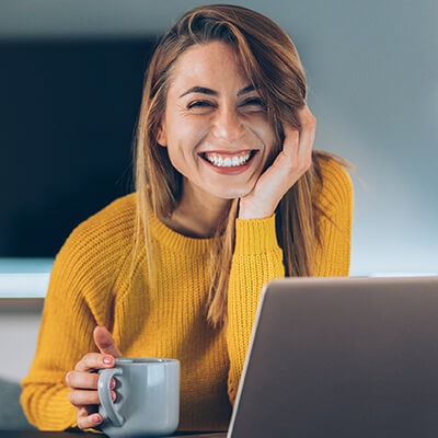 Психологам, блогерам, коучам, наставникам, продюсерам, тренерам, репетиторам, дизайнерам интерьеров, юристам, бухгалтерам. <b>Всем экспертам в узких нишах продвигающим свои услуги онлайн.</b>